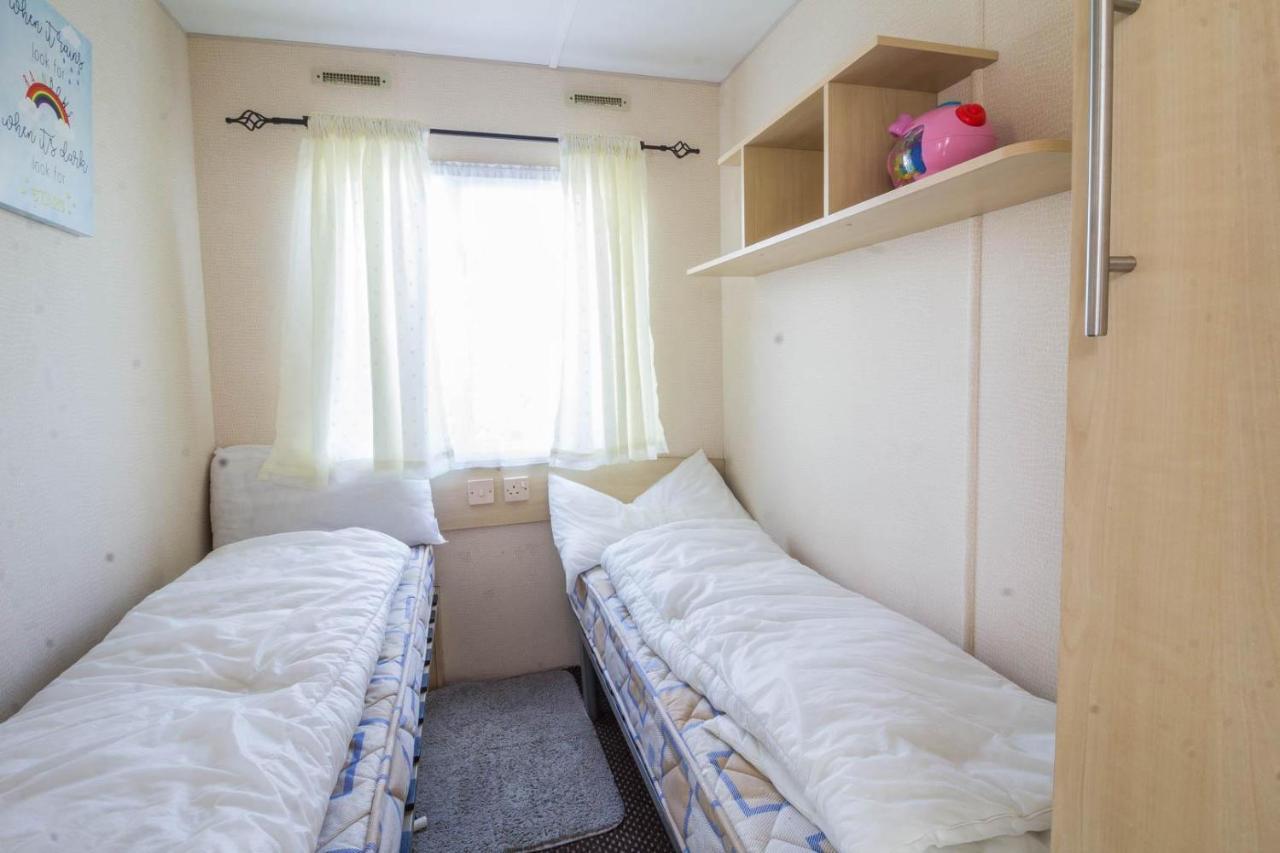 Great 8 Berth Caravan For Hire At Southview Holiday Park In Skegness Ref 33025E المظهر الخارجي الصورة